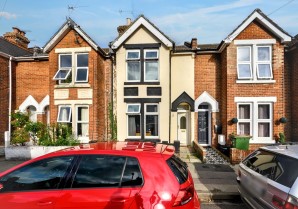 Property for Auction in London - 70 Dutton Lane, Eastleigh, Hampshire, SO50 6AB