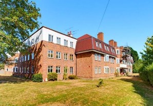 Property for Auction in London - 41 Oakhall Court, Oakhall Drive, Sunbury-on-Thames, Middlesex, TW16 7LE