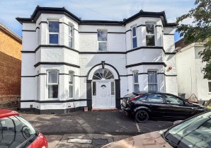 Property for Auction in London - Flat 6, 60 Drummond Road, Bournemouth, Dorset, BH1 4DT