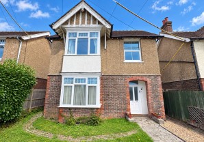 Property for Auction in London - Ground Floor Flat, 29 Station Road, Billingshurst, West Sussex, RH14 9RU
