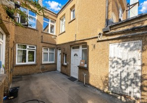 Property for Auction in London - 107B Brighton Road, Coulsdon, Surrey, CR5 2NG
