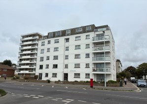 Property for Auction in Sussex & Hampshire - Flat 13 Hampton Court, Brighton Road, Worthing, BN11 2EF