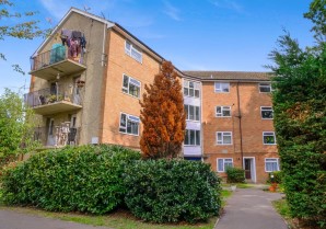 Property for Auction in London - 16 Hunters Hill, Burghfield Common, Reading, Berkshire, RG7 3HL