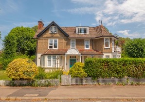 Property for Auction in London - Flat 6 Swallowfields House, 34 Lovelace Gardens, Surbiton, Surrey, KT6 6SD
