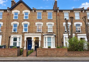 Property for Auction in London - Flat B, 9 Oxford Road, Hornsey, London, N4 3HA